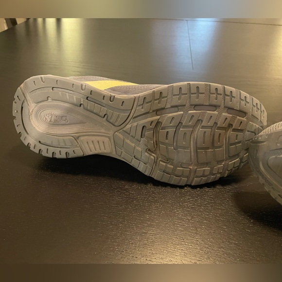 Brooks Anthem 5 Running Shoes - Picture 2 of 4